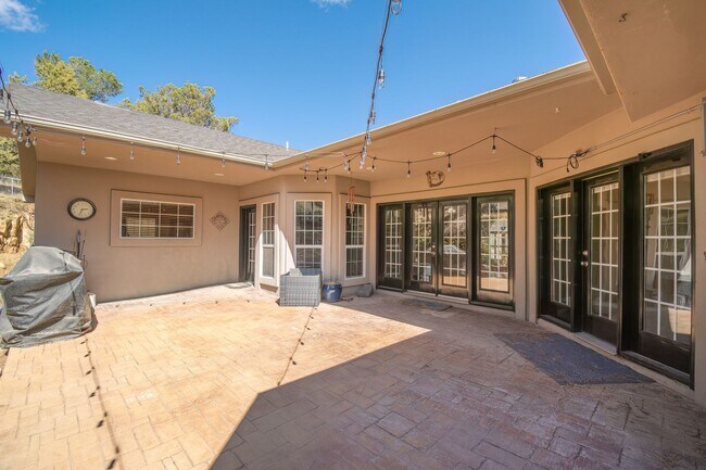 Building Photo - 111 Coker Ln