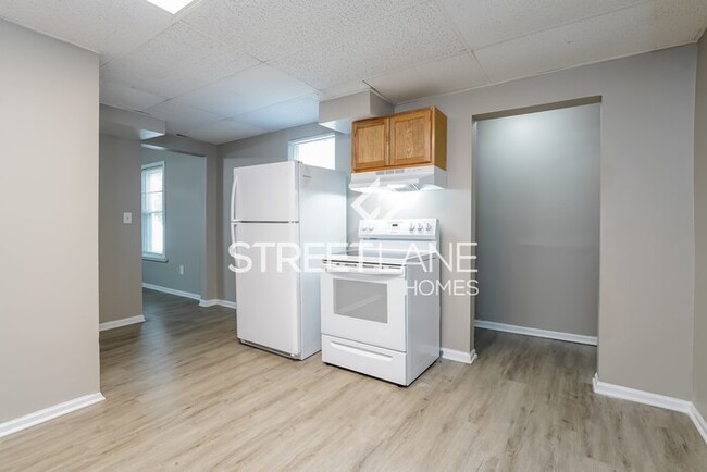 Building Photo - NOW OFFERING FIRST FULL MONTH FREE!