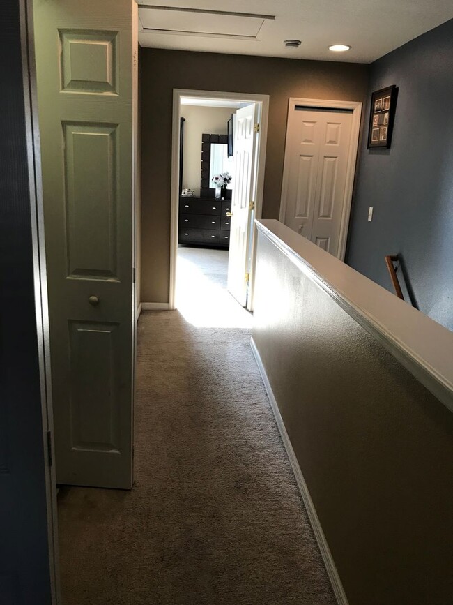 Building Photo - 2 Bedroom 2.5 Bathrooms Luxury Townhome in...