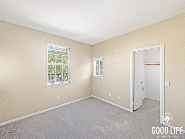 Building Photo - Spacious Torrey View Home with Flexible Floorplan in Gated Community