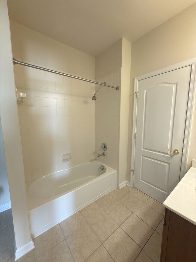 Building Photo - 3 Bedroom, 2.5 Bath, Loft, 2-Car Garage Ho...