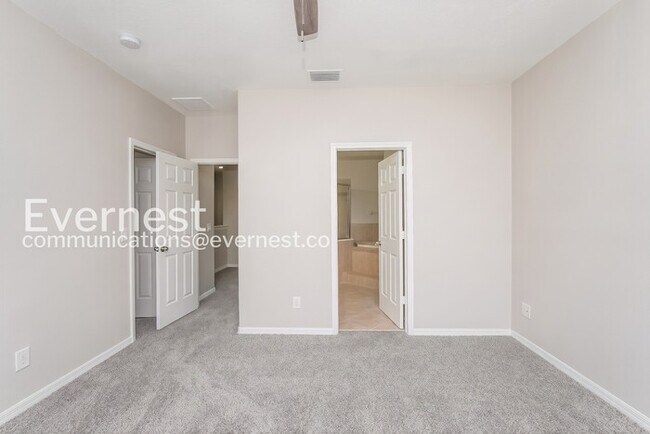 Building Photo - Limited Time Special Offer / 3 Bed/2.5 Bath Townhome with Garage / Pet-Friendly / Vouchers Accept...