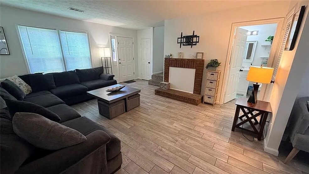 Building Photo - Room in Townhome on Mill Creek Pl