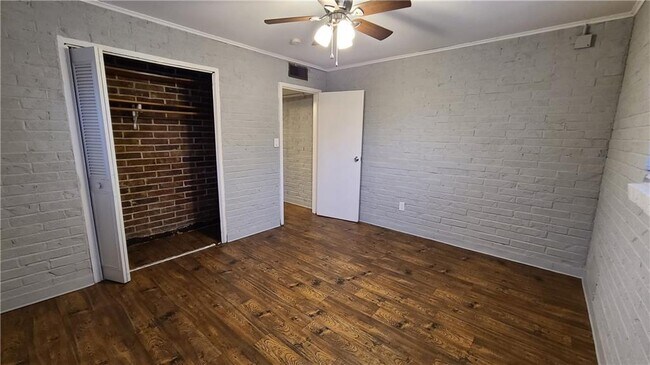 Building Photo - 402 Dyer St
