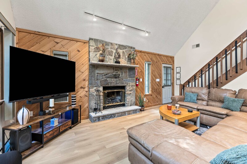 Building Photo - 2174 Lakeview Dr E