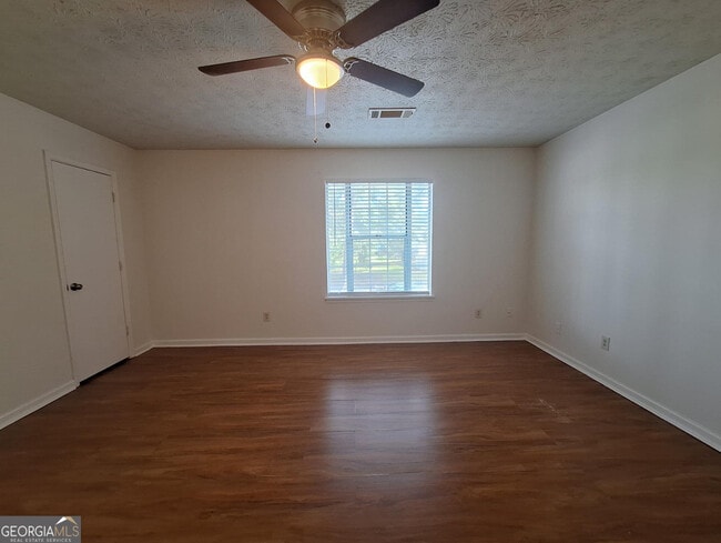 Building Photo - 6562 Carriage Ln