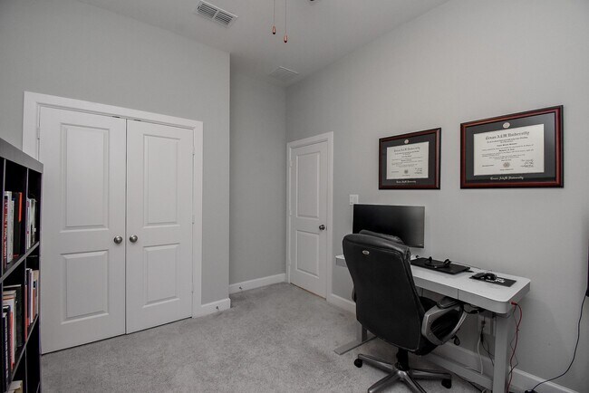 Building Photo - 15002 Bushy Bluestem Ct