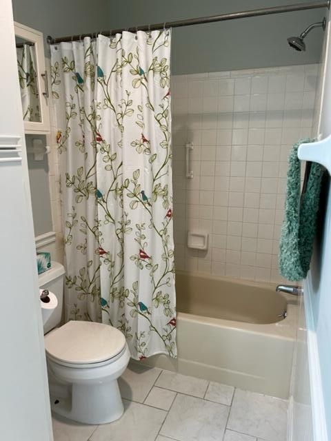 Building Photo - 301 SE Castle Ct