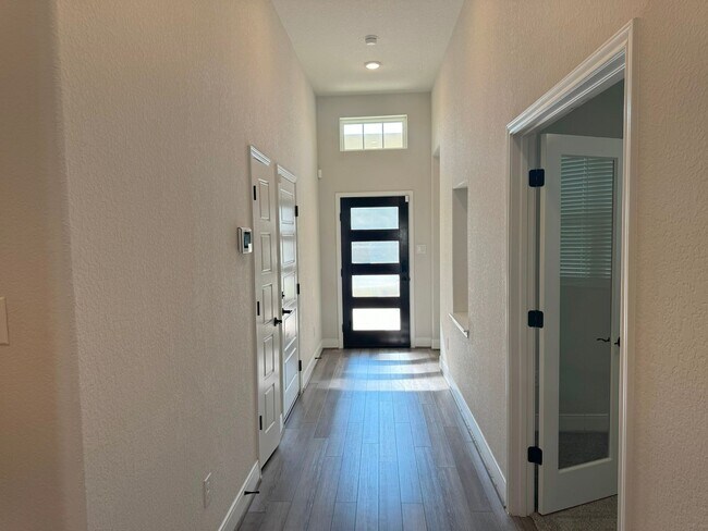 Building Photo - 16622 Daylight Ln