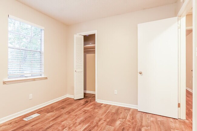 Building Photo - 5040 Ewell Ln