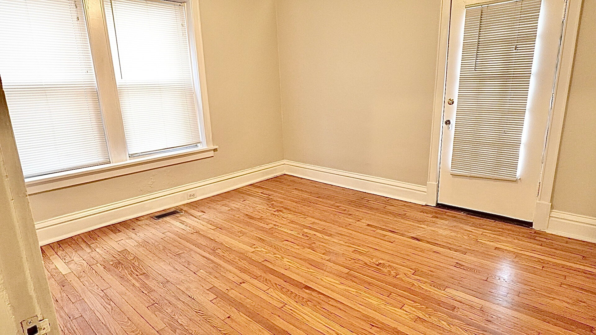 Spacious Master Bedroom - Large enough for 5 pc furniture set! - 4967 Lindenwood Ave