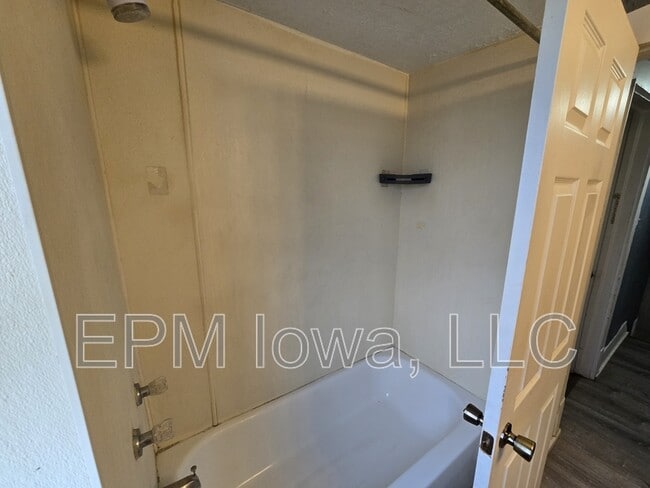 Building Photo - 707 Webster St