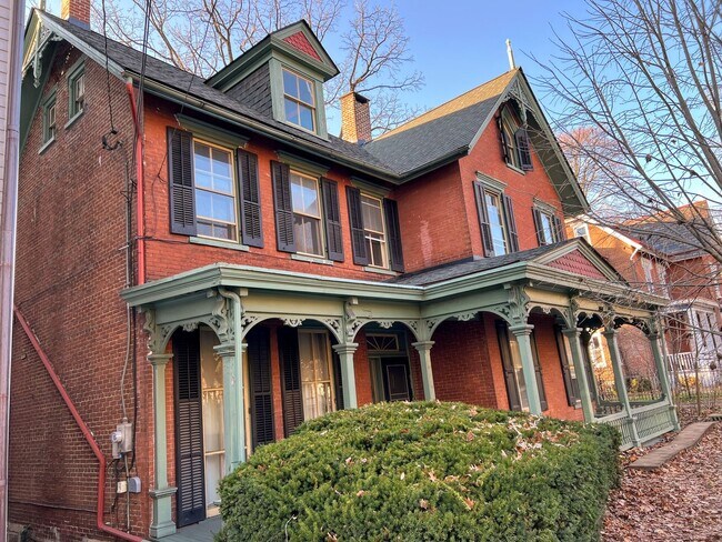 Building Photo - 718 Cattell St