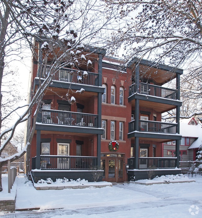 Building Photo - Lincoln Flats