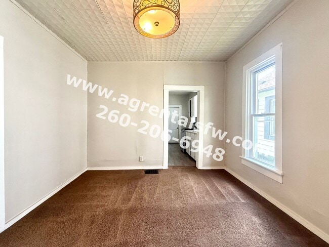 Building Photo - 2 bedroom house