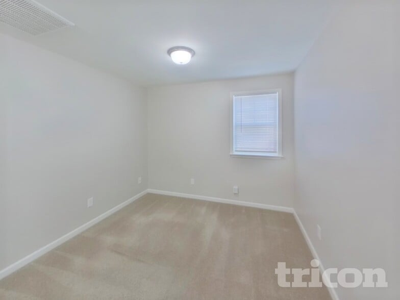 Building Photo - 9 Routhland Ct