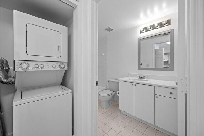 Building Photo - 50 Menores Ave