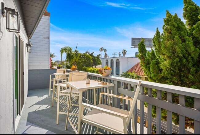 Building Photo - Newly Remodeled and Fully furnished- Mission Beach 5 bed 3 baths.
