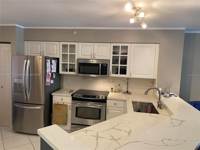 Building Photo - 2205 S Cypress Bend Dr