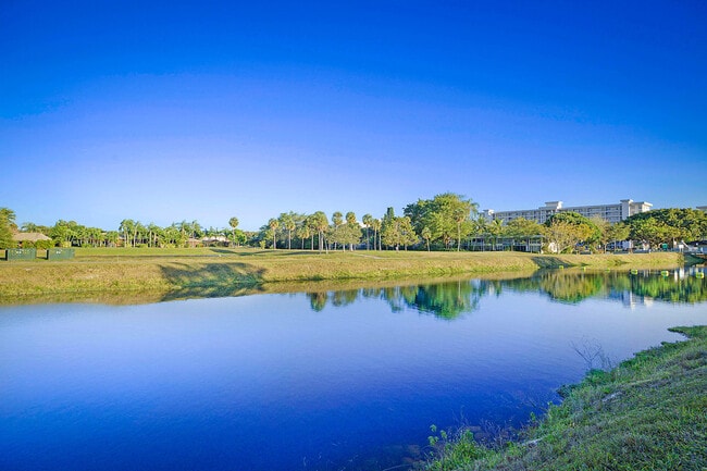 Building Photo - 575 Oaks Ln