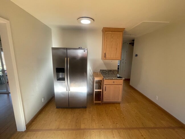 Building Photo - SAN JOSE - Beautifully Maintained 2/1 Sing...