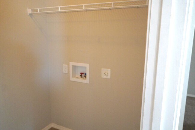 Building Photo - Beautiful 4 bedroom home for rent in Ozark!