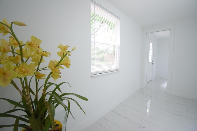 Building Photo - 3541 NW 37th Ave