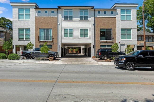 Building Photo - 1 bedroom with office and yard in beautiful Lakewood!