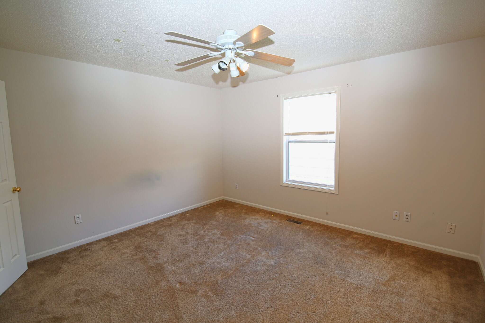 Building Photo - 407 SW Hoke Ln