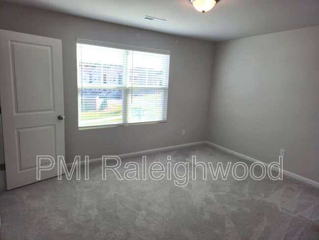 Building Photo - 1060 Maple Br Cir