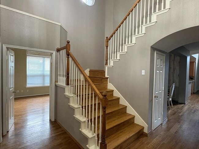 Building Photo - 2027 St Anne Dr