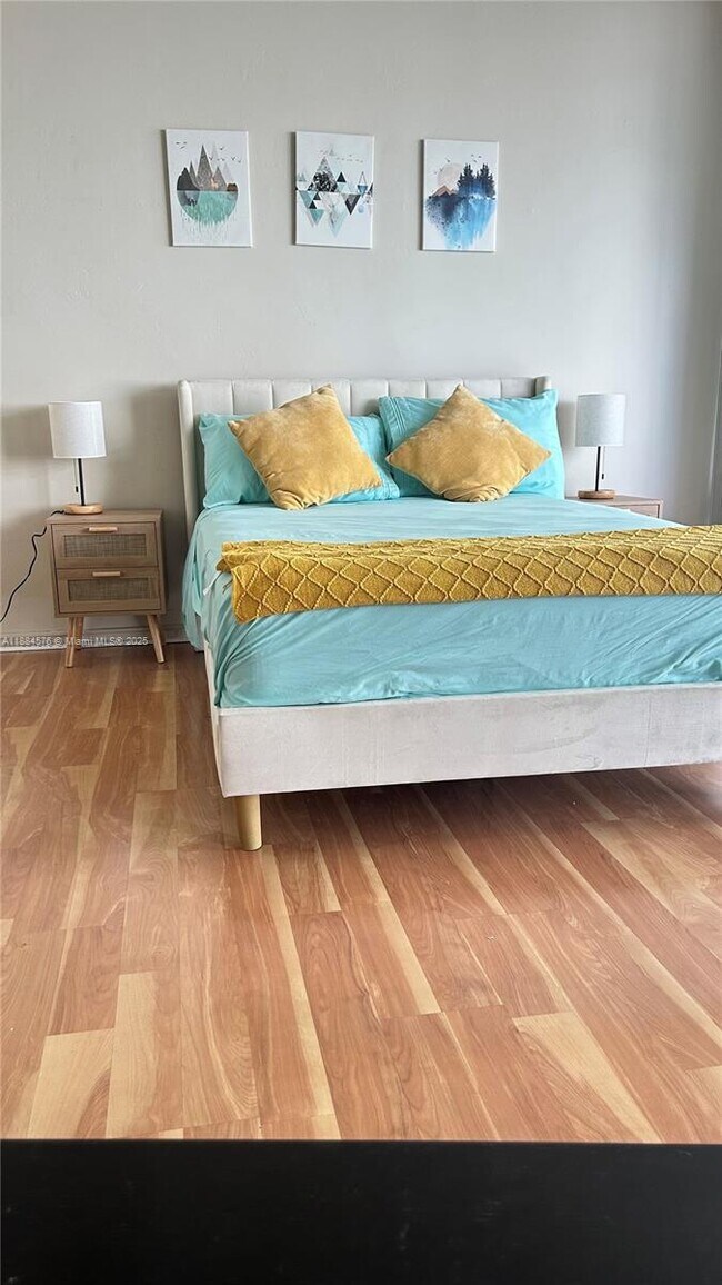 Building Photo - 1408 Brickell Bay Dr