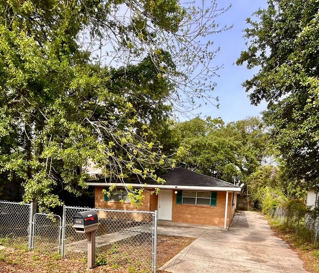 Building Photo - Gulfport 5 Bedroom