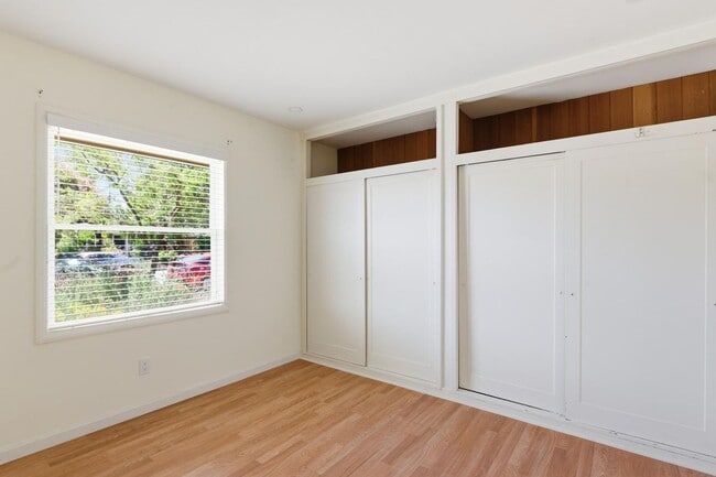 Building Photo - 3BD/1B Single Family Home - Zen Garden!