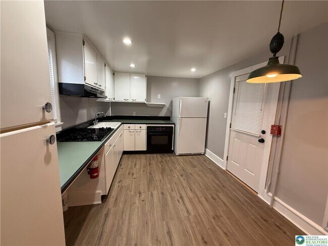 Building Photo - 116 S 6th St