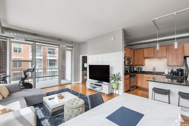 Building Photo - 901 W Madison St