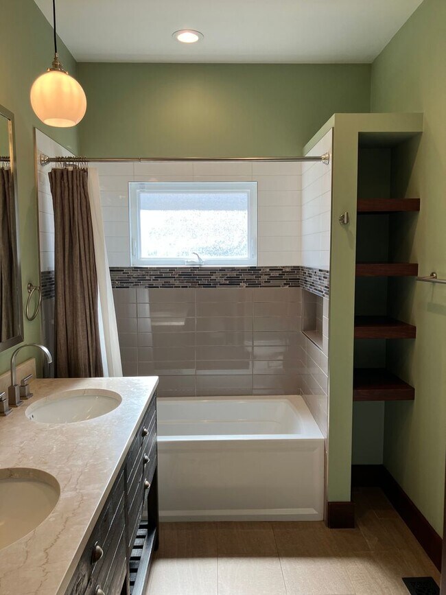 Building Photo - Charming Craftsman 2-Bedroom Home with Upd...