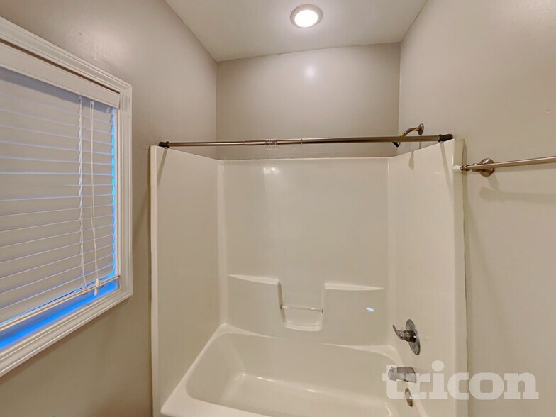 Building Photo - 104 Holcomb Manor Ct