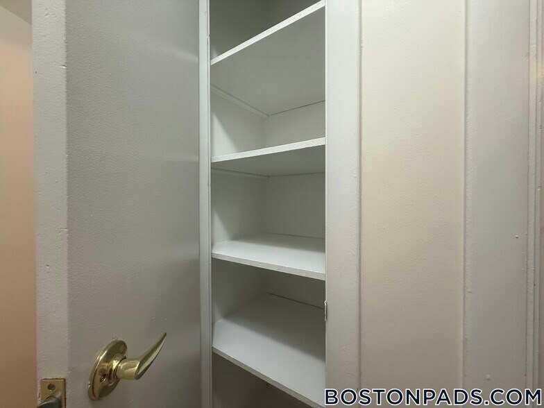 Building Photo - 17 Captain Parker Arms