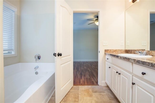 Building Photo - 947 Haymon Dr