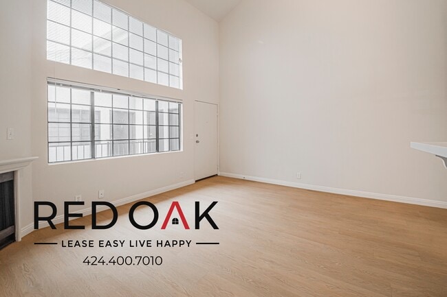 Building Photo - 4651 Cahuenga Blvd