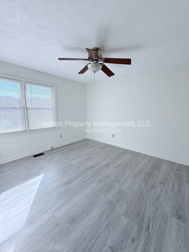 Building Photo - 4071 Hidden Hollow Dr