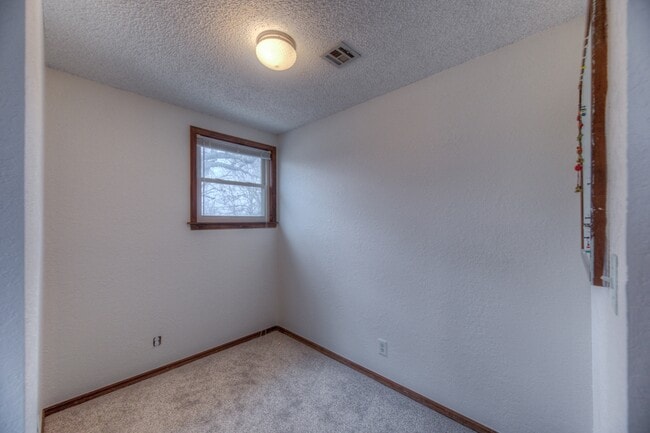 Building Photo - 24322 S Beulah Cove