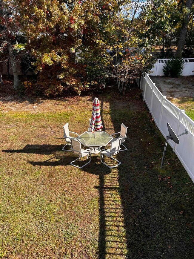 Building Photo - 704 St Thomas Dr