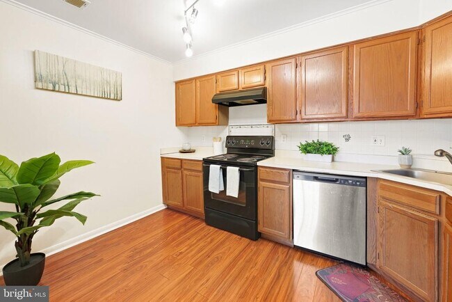 Building Photo - 8792 Grasmere Ct