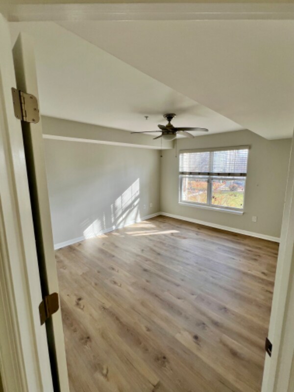 Building Photo - 14000 Farnsworth Ln