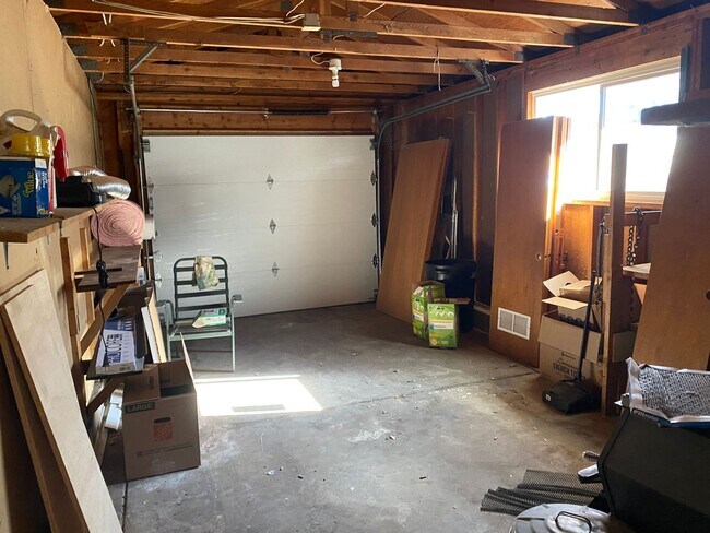 Building Photo - Spacious Single-Story Living with Modern Comforts and Outdoor Appeal