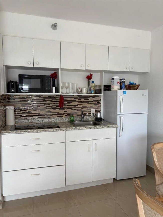 Building Photo - 16450 NW 2nd Ave