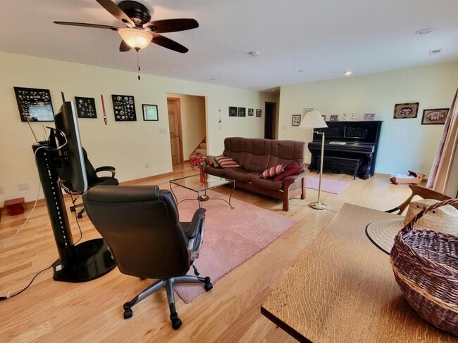 Building Photo - 29622 Gateway Ave