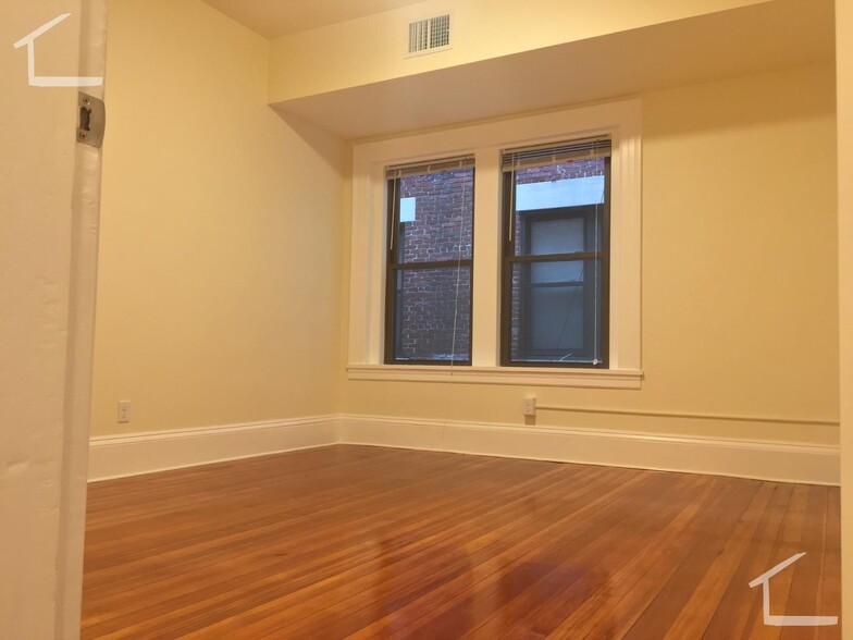 Building Photo - 1463 Beacon St